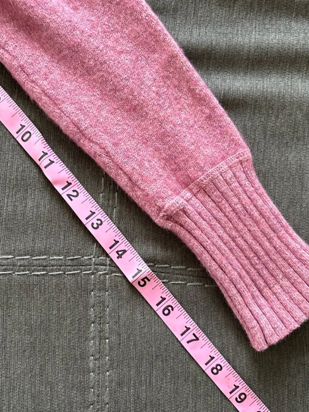 Banana Republic Rose Pink Crewneck wool blend Sweater. M